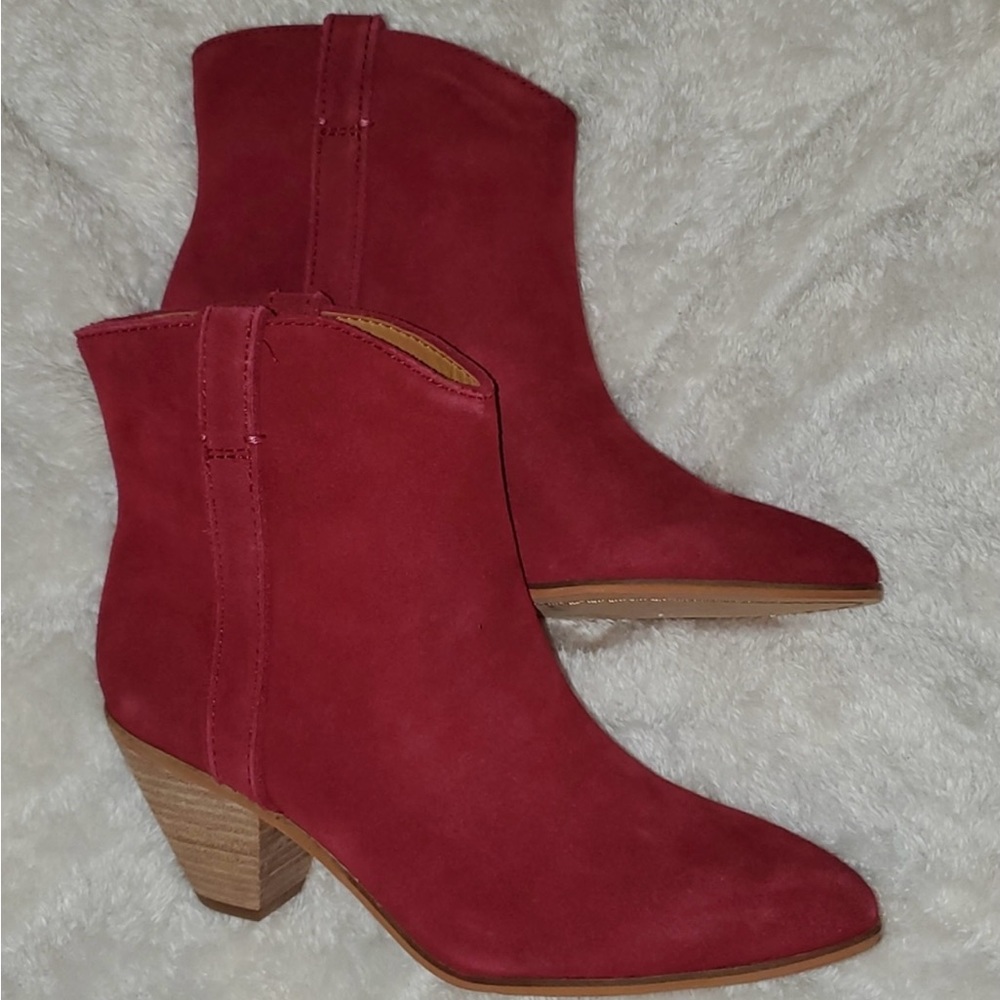 Frye woman’s Marley pull tab ankle boot